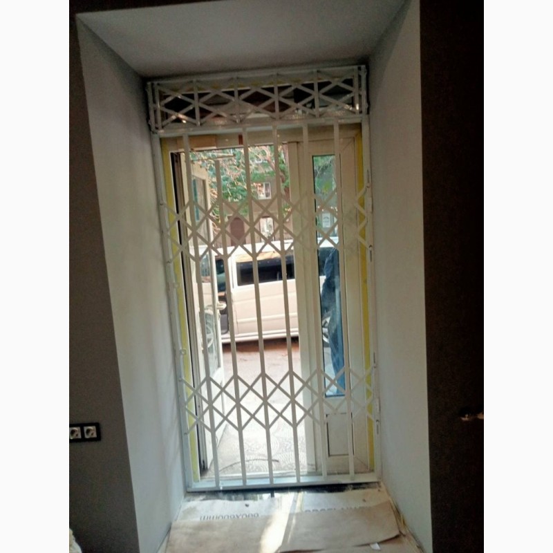 Фото 18. Раздвижные решетки металлические на окна, двери, витрины. Производство и установка Одесса