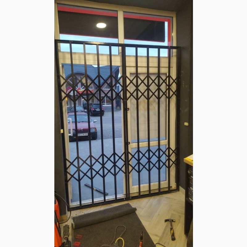 Фото 19. Раздвижные решетки металлические на окна, двери, витрины. Производство и установка Одесса