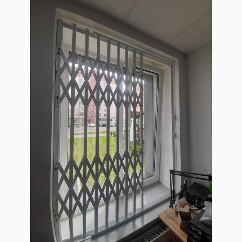 Фото 3. Раздвижные решетки металлические на окна, двери, витрины. Производство и установка Одесса