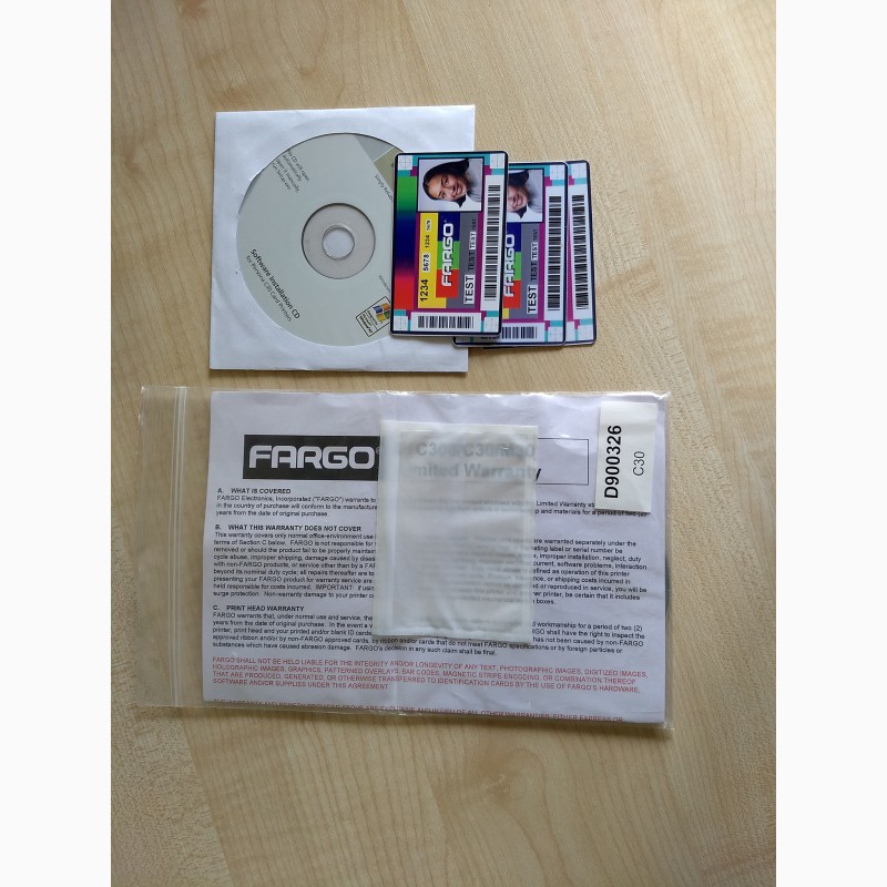 Фото 5. Принтер FARGO Persona C30 для перчати на пластиковых картах