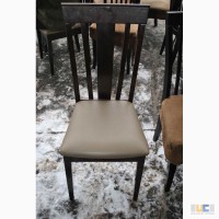 Продам деревянные стулья с сидушкой кожзам бу
