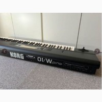 Продам Korg 01 W Pro 76-клавишный синтезатор с черной клавиатурой, музыкальные инструменты