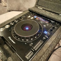 Цифровая CD-дека Pioneer CDJ-1000MK2 в футляре