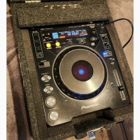 Цифровая CD-дека Pioneer CDJ-1000MK2 в футляре