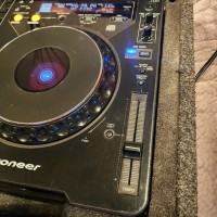 Цифровая CD-дека Pioneer CDJ-1000MK2 в футляре