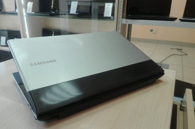 Фото 2. Игровой ноутбук Samsung NP300E7Z. (Танки, Дота идут легко!)